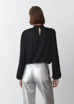 Blusa Lisa Con Chocker