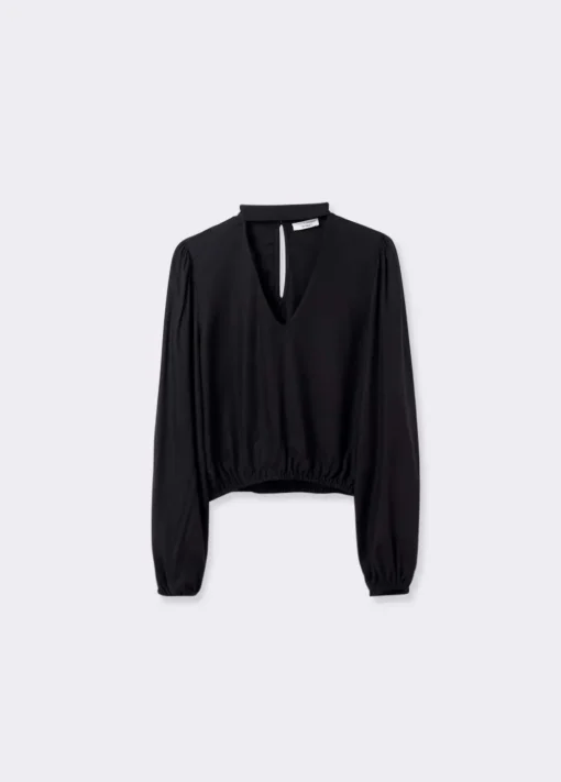 Blusa Lisa Con Chocker