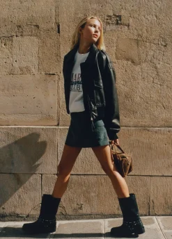 Bota Biker Tachas Punta Cuadrada Piel
